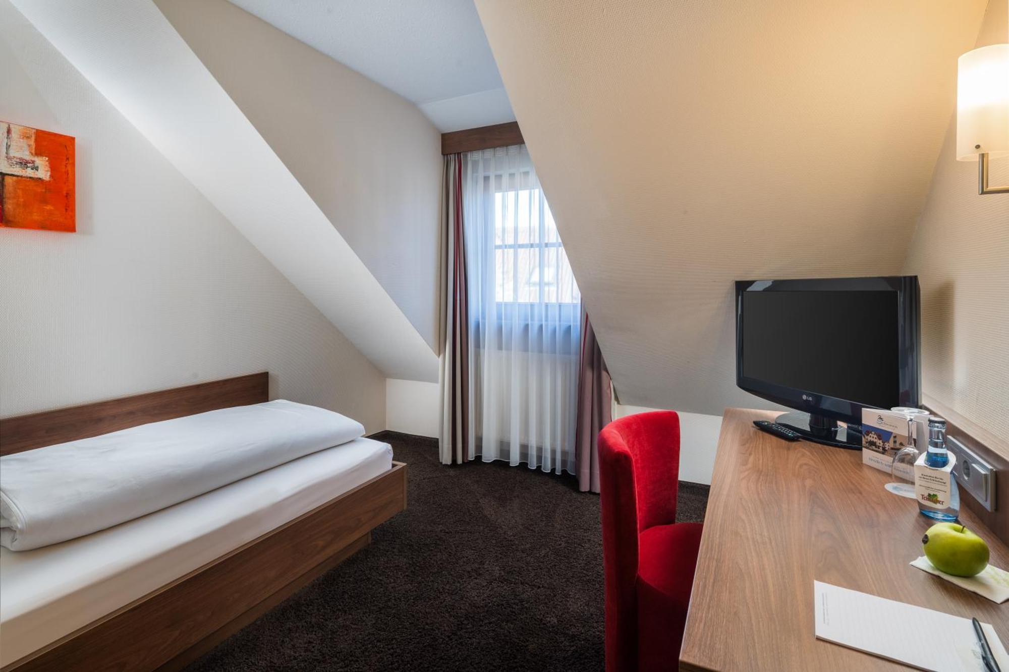 Köngen Hotel Schwanen מראה חיצוני תמונה