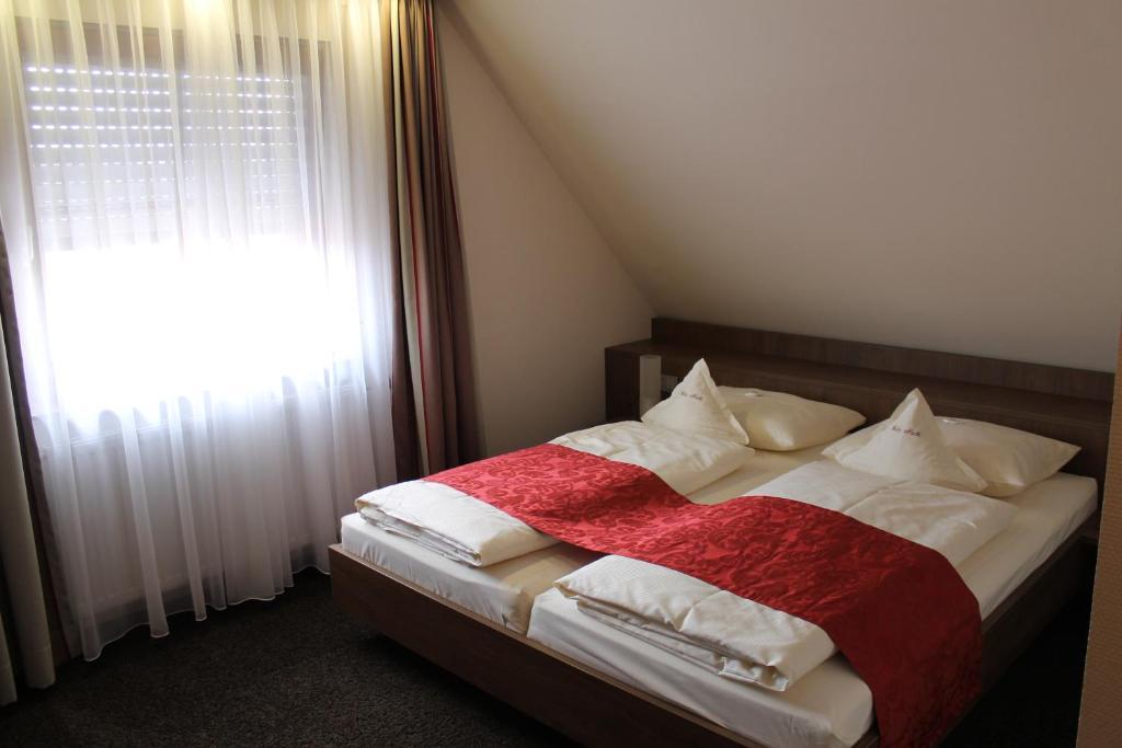 Köngen Hotel Schwanen מראה חיצוני תמונה