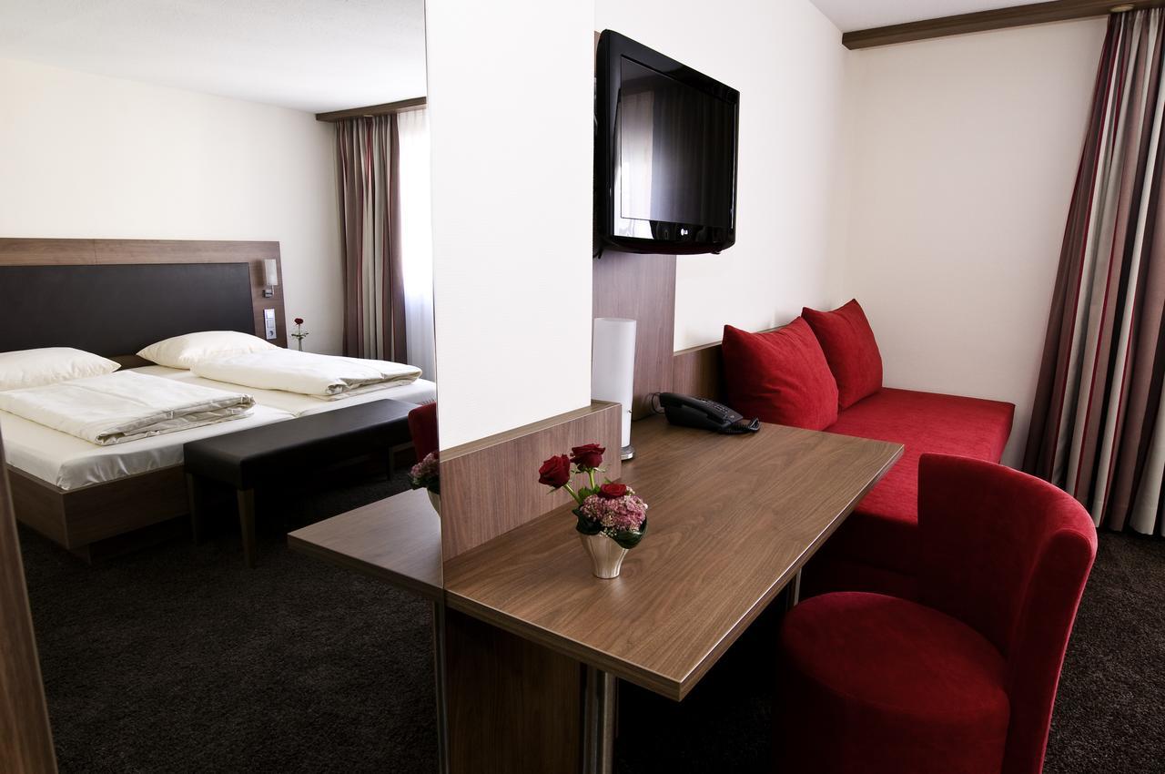 Köngen Hotel Schwanen מראה חיצוני תמונה