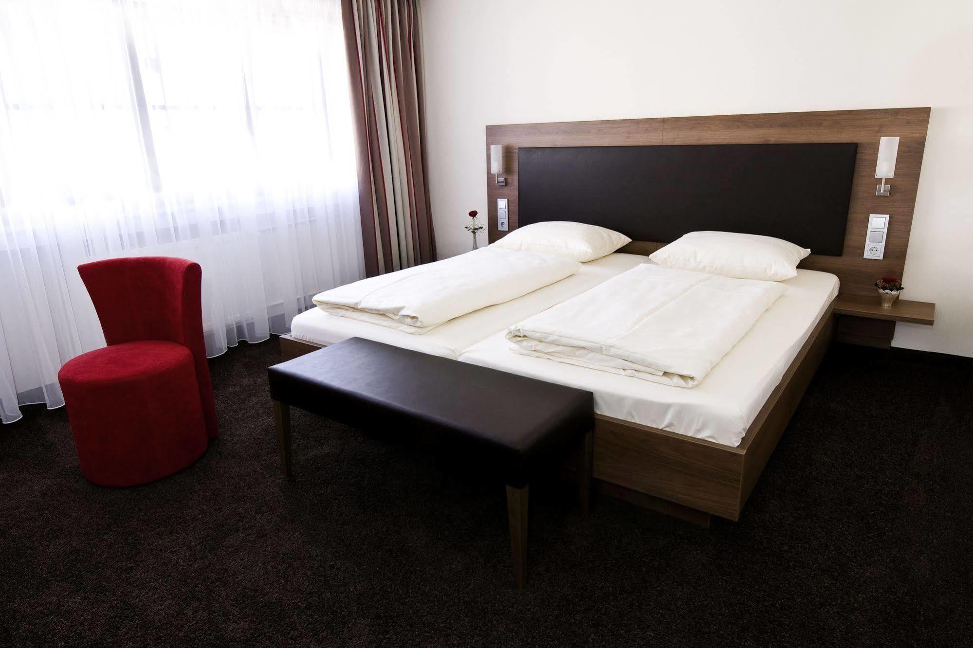 Köngen Hotel Schwanen מראה חיצוני תמונה