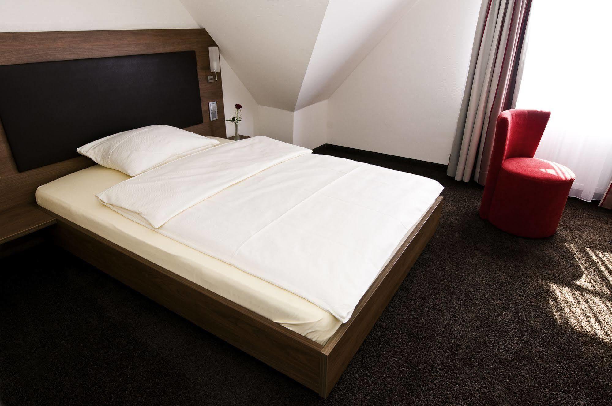 Köngen Hotel Schwanen מראה חיצוני תמונה