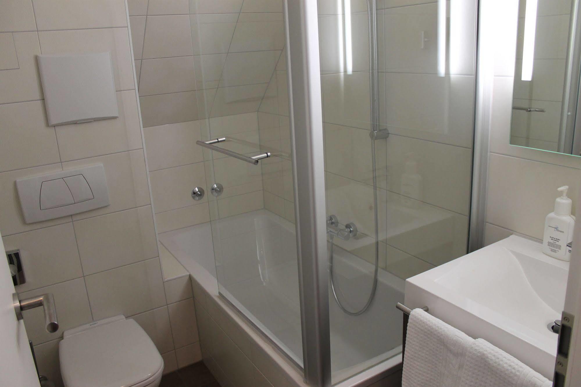 Köngen Hotel Schwanen מראה חיצוני תמונה